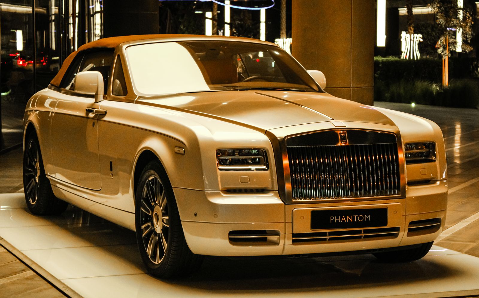 Rolls Royce Phantom showcased in a luxurious Dubai setting